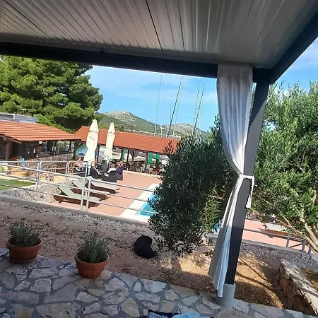 House Sofia Bain Island Of Zuit Kornati キャンプ場 Pristanišće